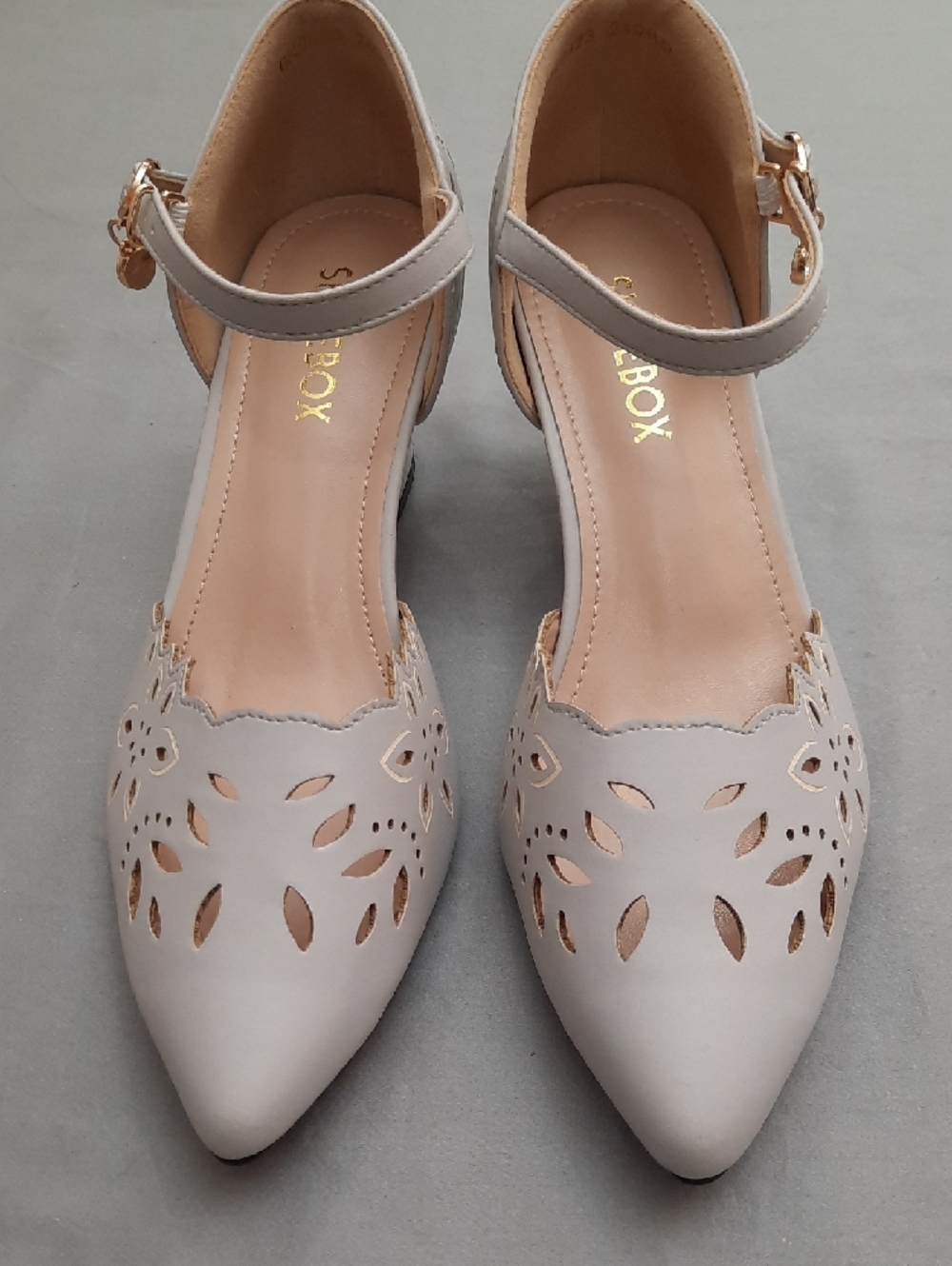 Women's White Cutout Ankle-Strap Mid Heel Shoes - Size 38 - New Without Tags - Picture 7 of 14